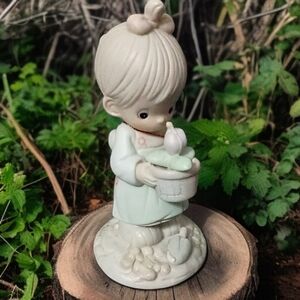 Precious Moments Figurine 110035 MAY Calendar Girls‎ Potted Plant Vintage 1987